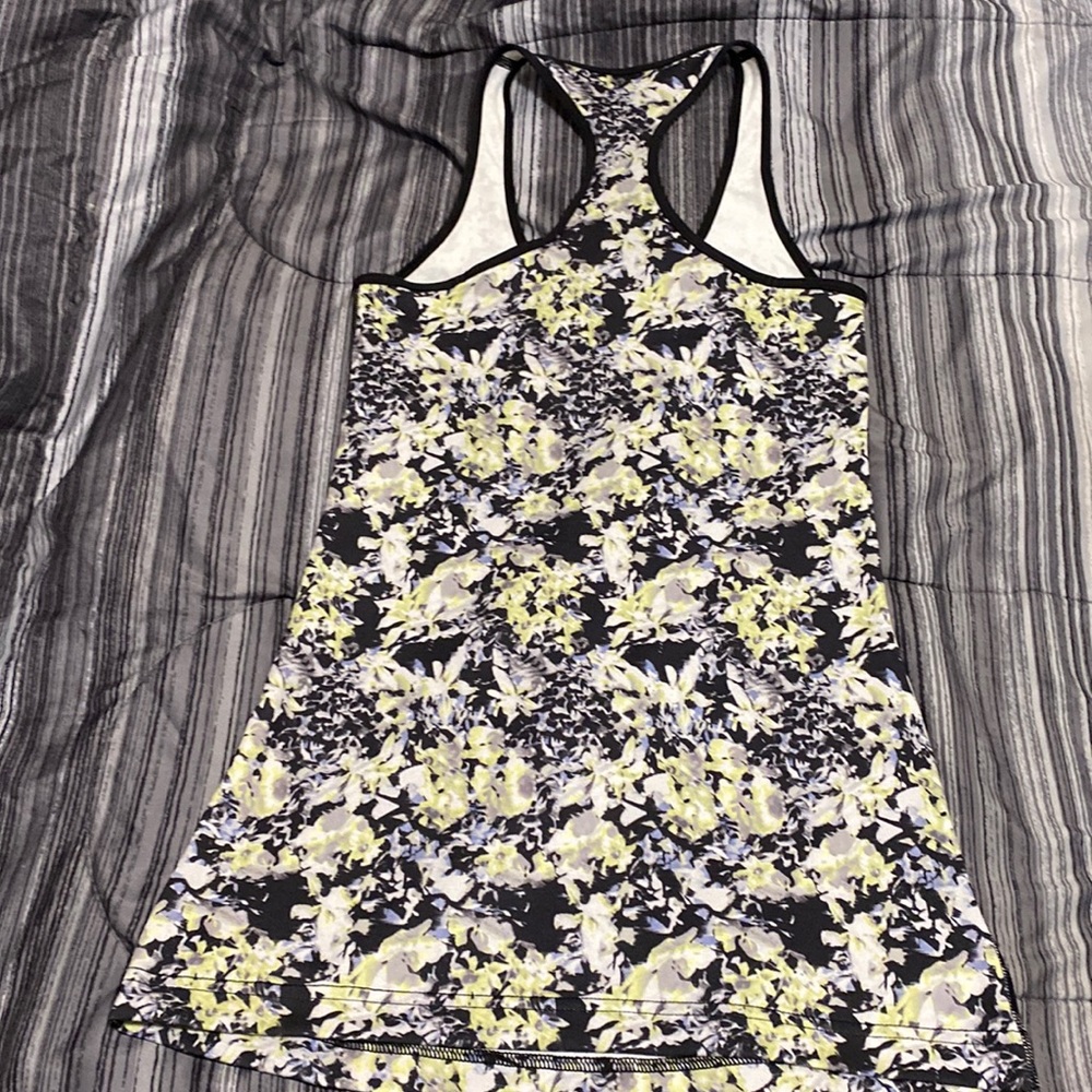 Lululemon, athletic tank top, black yellow white flowered super nice size 2-4